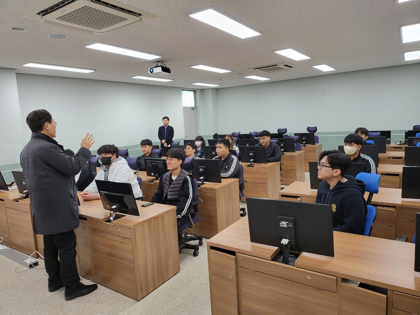 부총장님 방문 및 격려(03.01)